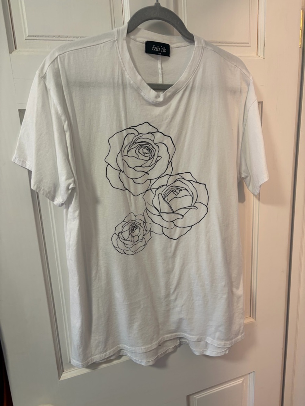fab'rik White Short-Sleeve Crewneck T-Shirt with Black Rose Outline